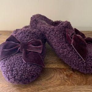 Women’s Ugg Slippers - Size 8